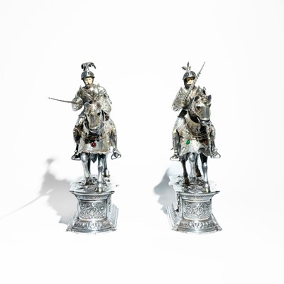 Lot 102 - 2 Silver Chess Pieces of knight figurines on horseback