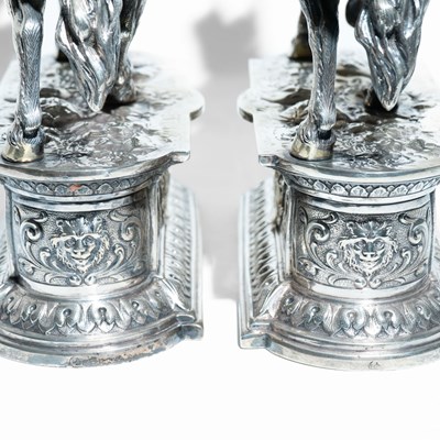 Lot 102 - 2 Silver Chess Pieces of knight figurines on horseback