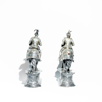 Lot 102 - 2 Silver Chess Pieces of knight figurines on horseback