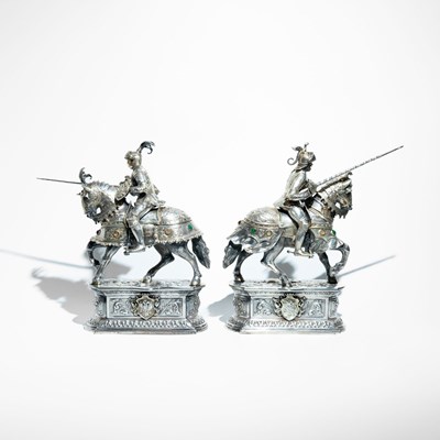 Lot 102 - 2 Silver Chess Pieces of knight figurines on horseback