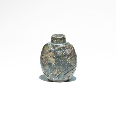 Lot 122 - Chinese stone carved snuff bottle