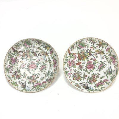 Lot 160 - A Fine White-ground 'Famille Rose' Porcelain Plate