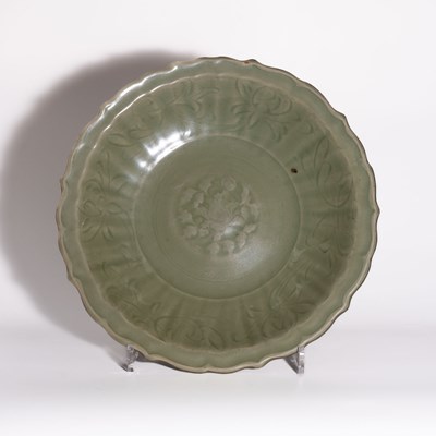Lot 67 - A LARGE LONGQUAN CELADON ‘LOTUS’ DISH