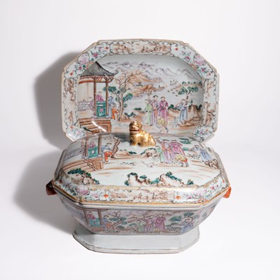 Lot 93 - A fine Chinese export 'famille rose' mandarin palette tureen, cover, and stand